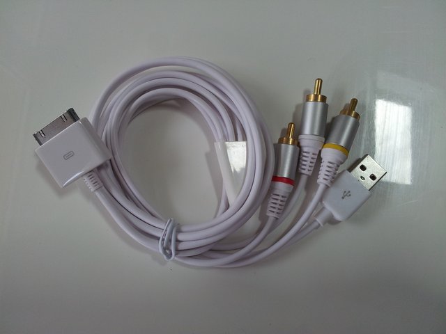 Prise 30 broches (Apple) vers Usb+3xRCA